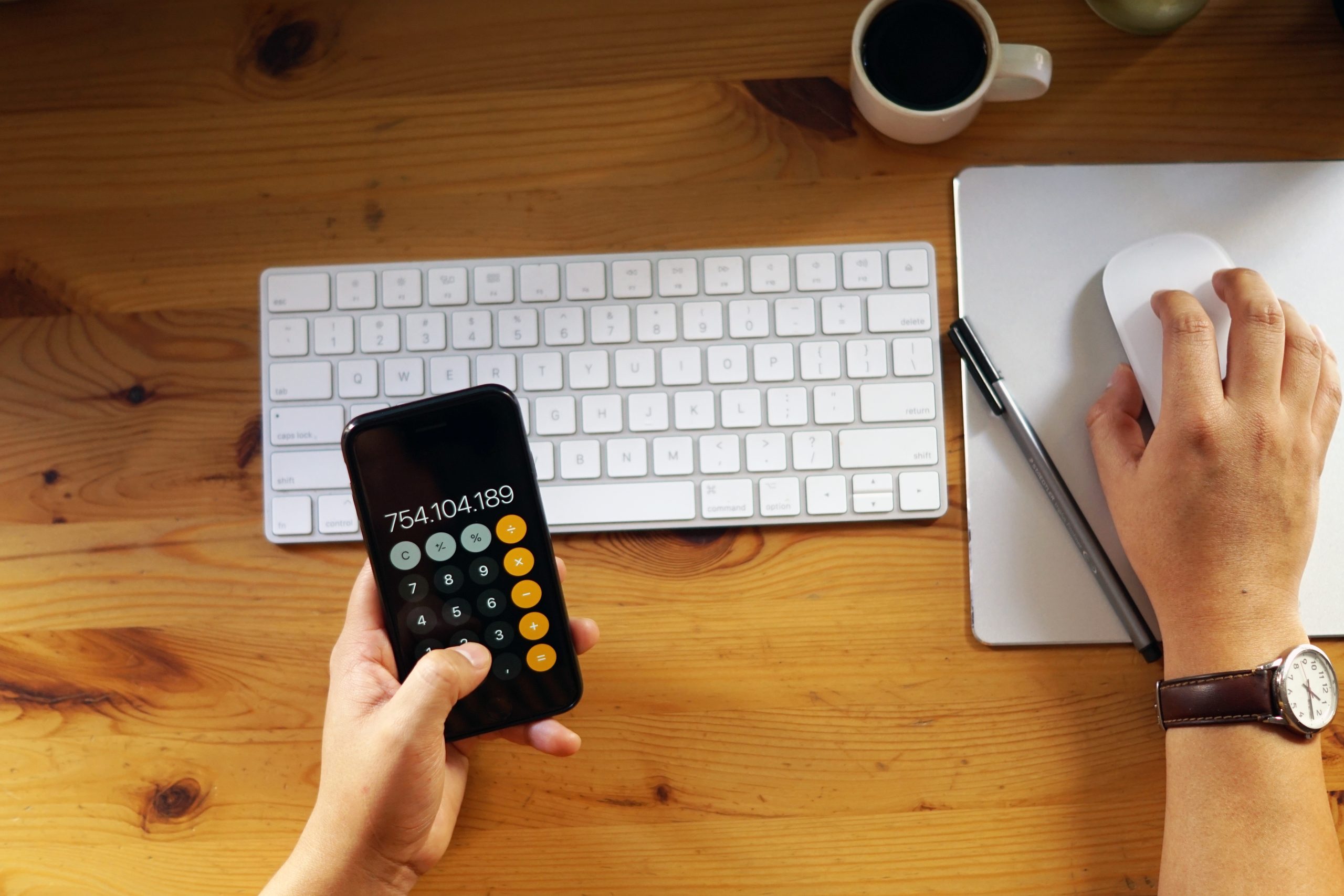 payment reminders, automated payment reminders, SMS invoice reminders, Retenva platform, reduce overdue payments, improve cash flow.